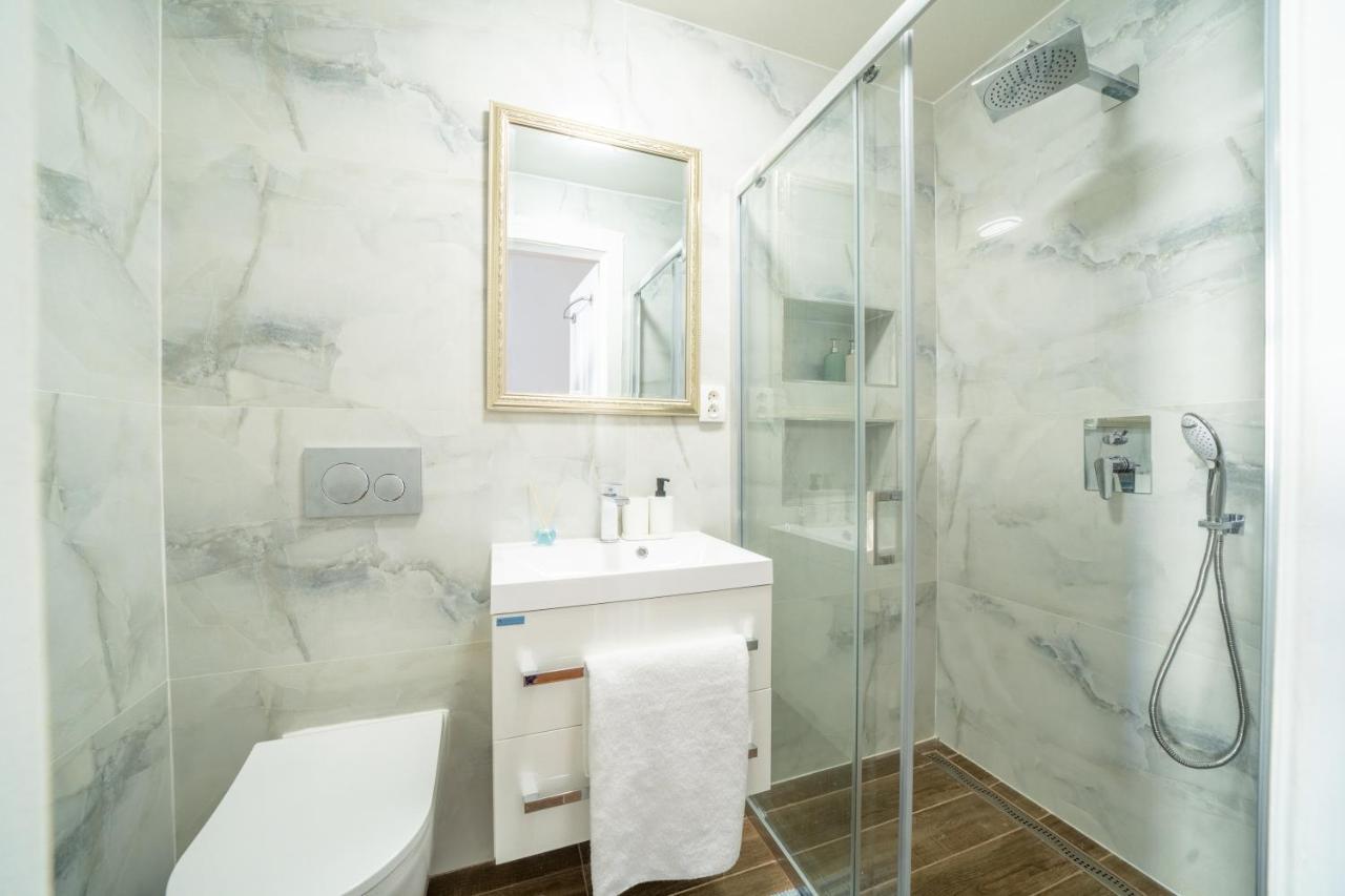 Exclusive Apartment With A View Of Prague Castle And Vltava River ภายนอก รูปภาพ