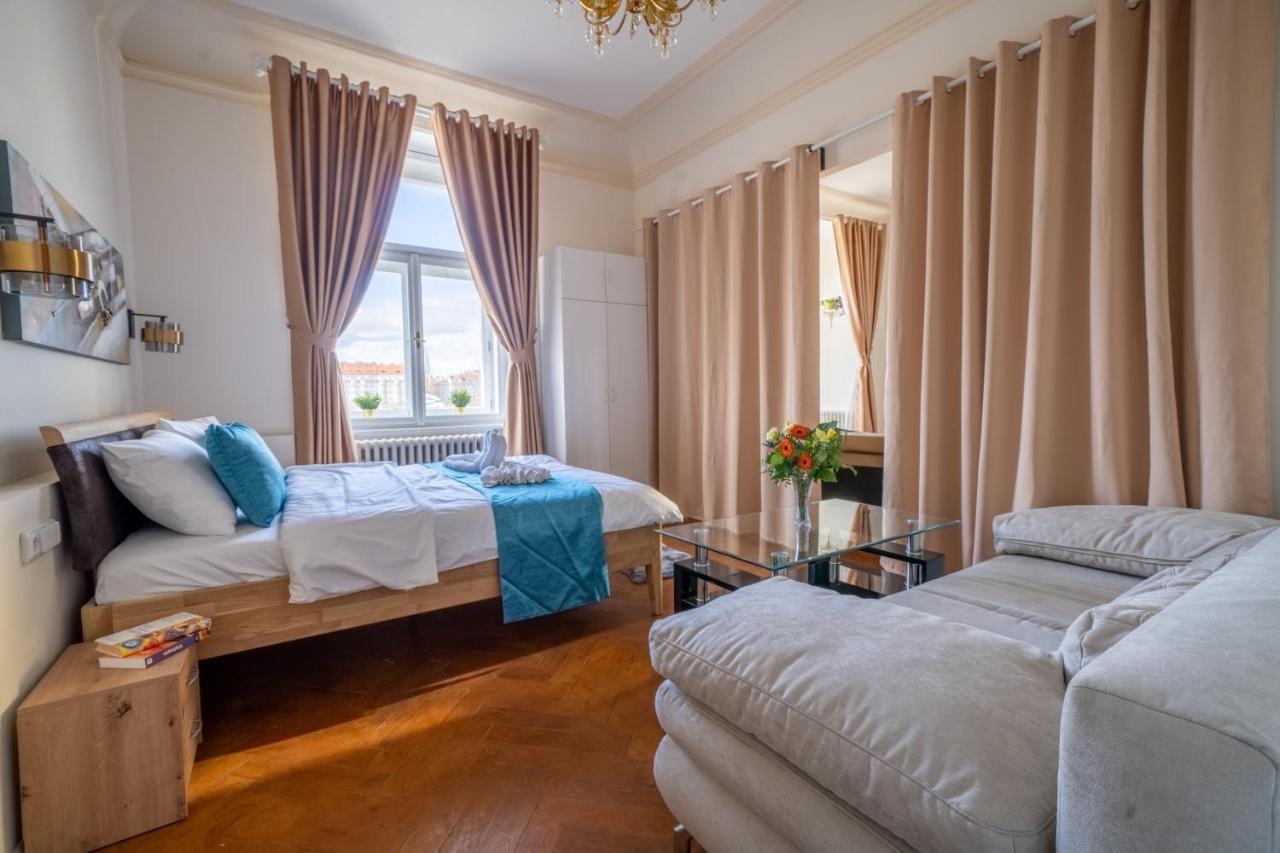 Exclusive Apartment With A View Of Prague Castle And Vltava River ภายนอก รูปภาพ