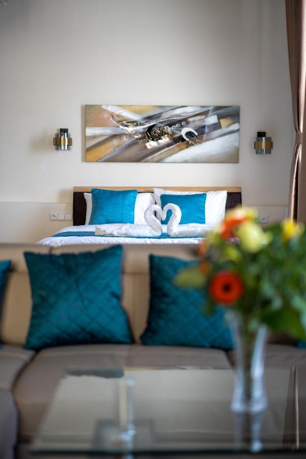 Exclusive Apartment With A View Of Prague Castle And Vltava River ภายนอก รูปภาพ
