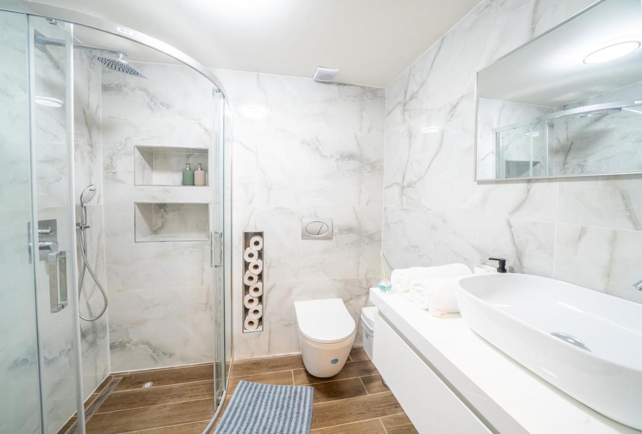 Exclusive Apartment With A View Of Prague Castle And Vltava River ภายนอก รูปภาพ