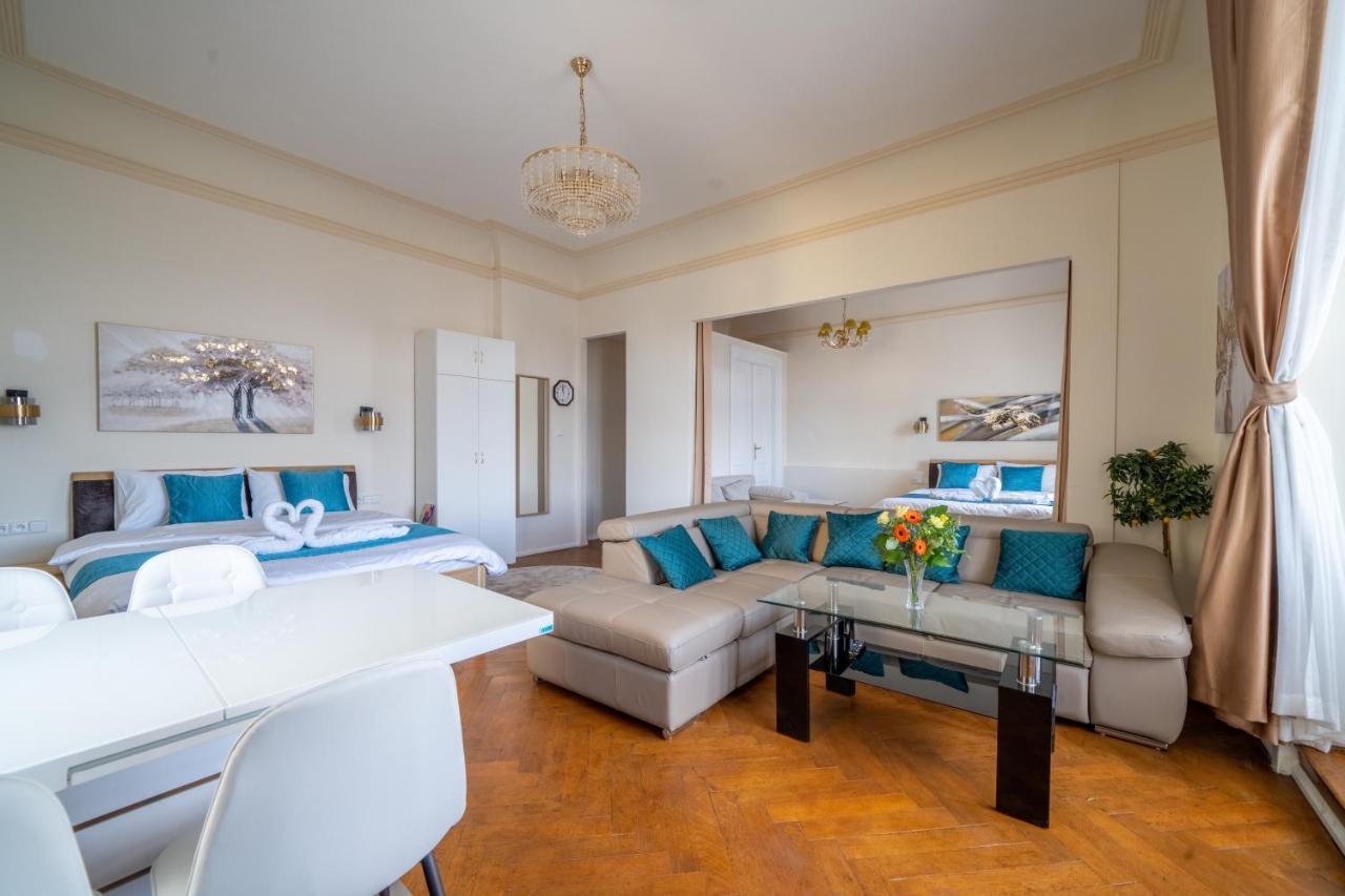 Exclusive Apartment With A View Of Prague Castle And Vltava River ภายนอก รูปภาพ